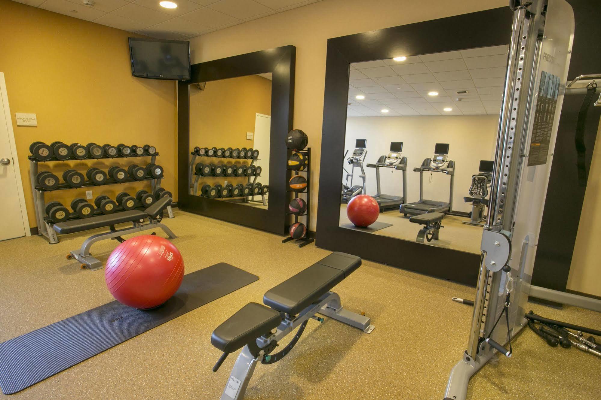 Hilton Garden Inn Stony Brook Exterior foto